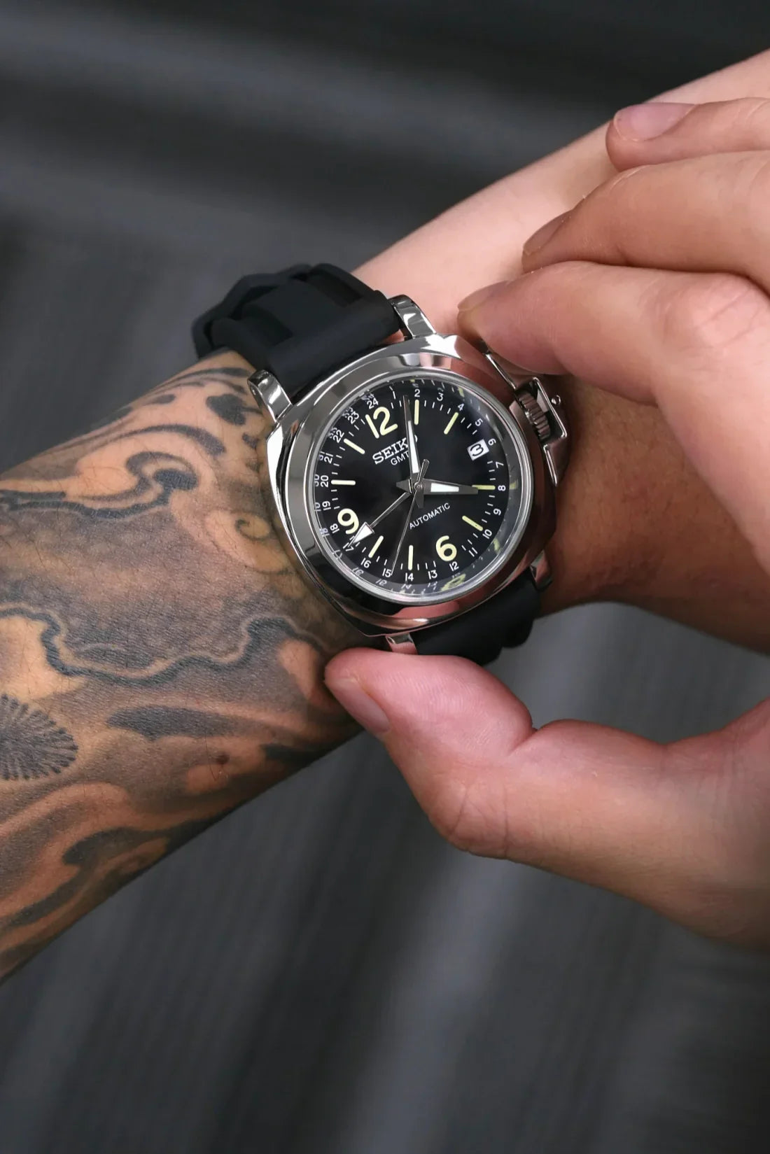 Mod Luminor Black - Pilot GMT - SKYRIM WRIST 